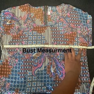 LIKE NEW. Short sleeve printed sheer shirt